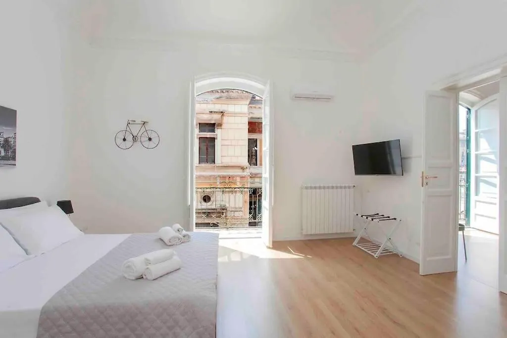 The House Politeama Palermo Historic Center Apartment Italy
