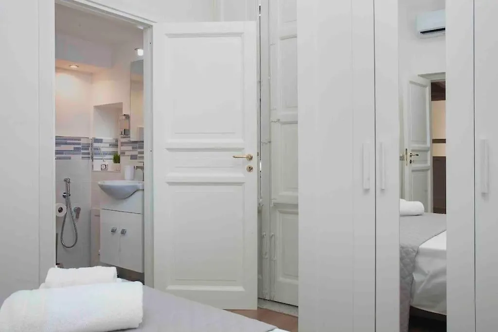 The House Politeama Palermo Historic Center Apartment