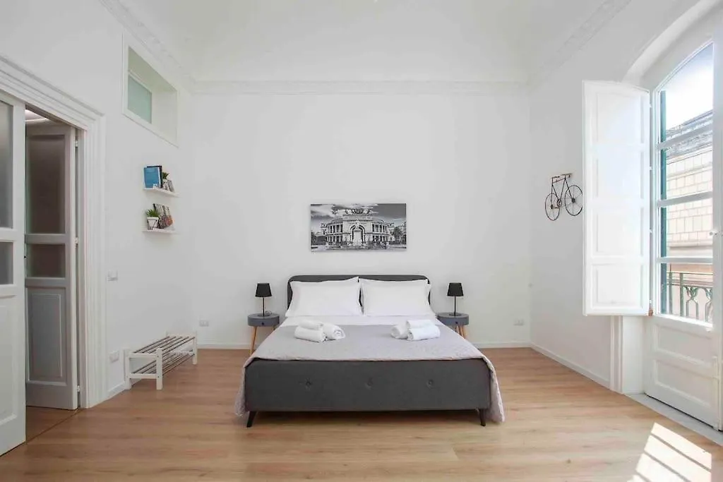 The House Politeama Palermo Historic Center Apartment 0*,