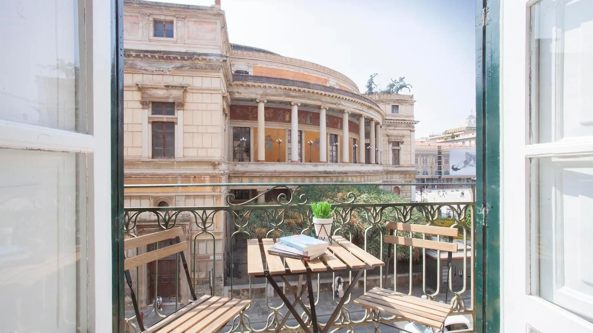 The House Politeama Palermo Historic Center Apartment