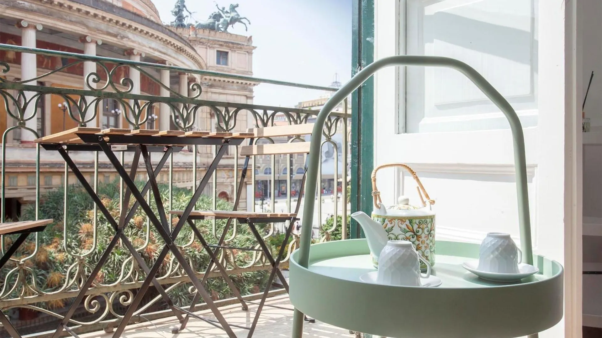 The House Politeama Palermo Historic Center Apartment 0*,  Italy